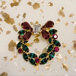 Vintage Christmas wreath brooch